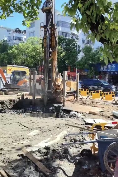 裕安区岩石井